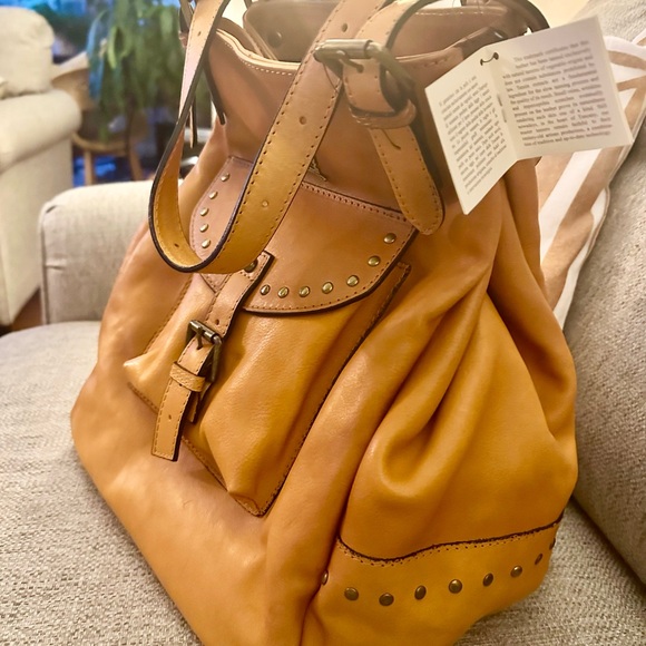 PATRISI ITALIAN LEATHER shoulder bag quality crafted with exquisite hardware. - Picture 7 of 14